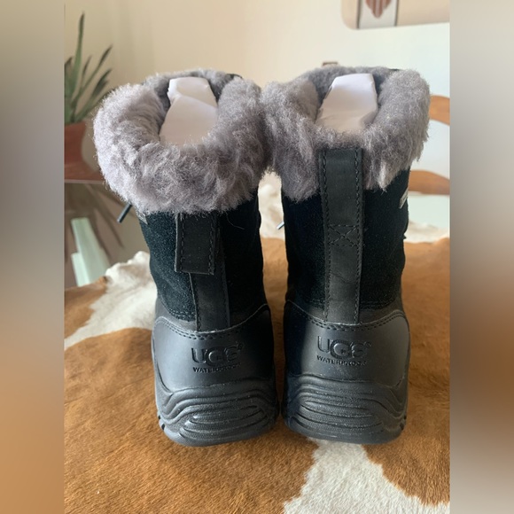 UGG BOOTS WOMENS SIZE 7 (BLACK) FAUX FUR / LACE UP / WORN ONCE - Picture 7 of 15